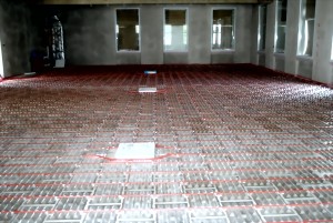 Mehrzweckraum mit Fußbodenheizung für Estrich